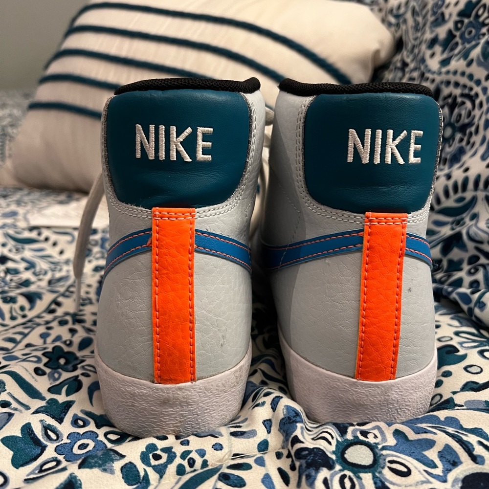 Nike Blazers EUC SIZE 4.5 Blue with Orange back stripe